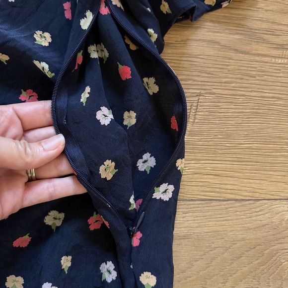 Madewell 100% Silk Floral Blouse Women’s 12 Navy V-Neck Ruched Short Sleeve - Picture 5 of 8